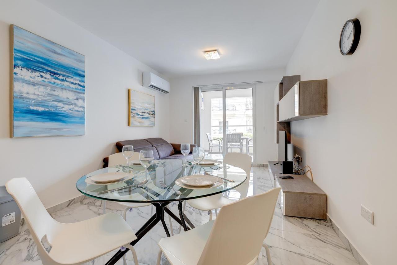 Modern Apartment Steps To St George'S Bay San Giuliano Esterno foto