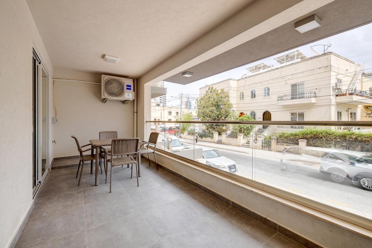 Modern Apartment Steps To St George'S Bay San Giuliano Esterno foto