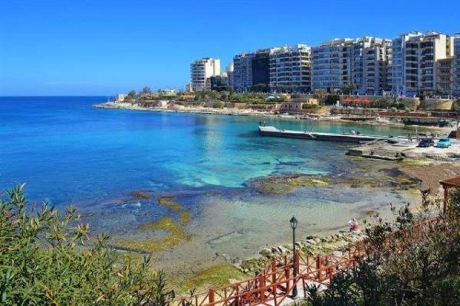 Modern Apartment Steps To St George'S Bay San Giuliano Esterno foto