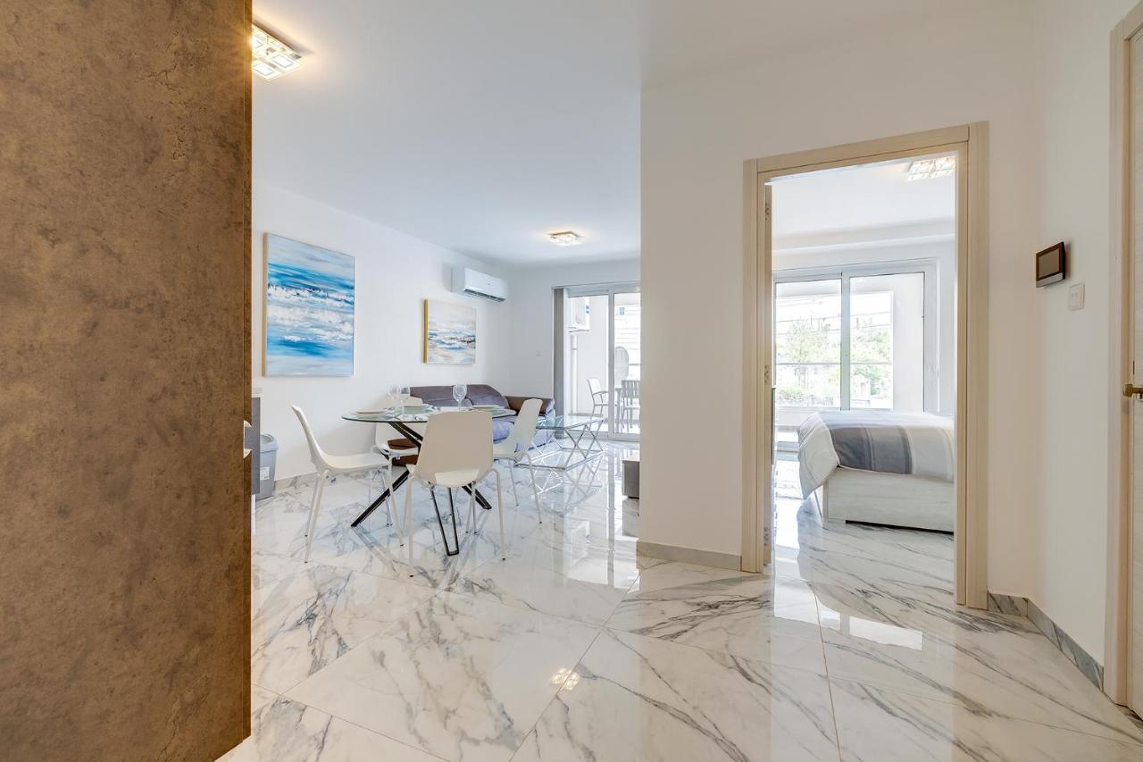 Modern Apartment Steps To St George'S Bay San Giuliano Esterno foto